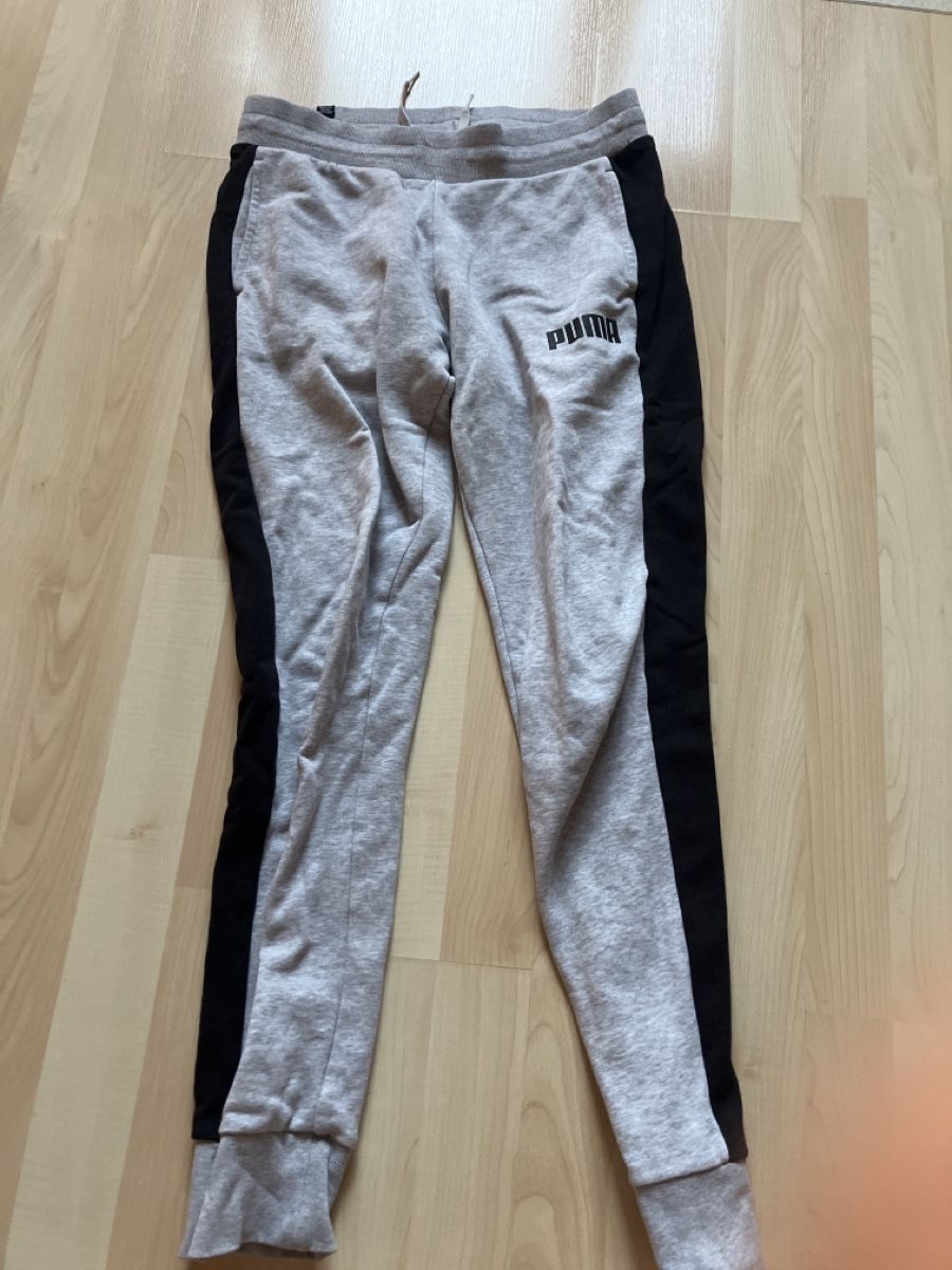 Puma Pantaloni: Trainerhose/ Jogginghose Puma Grau – Nuovo (secondo la descrizione) da St. Gallen venduto da hnnh.koch