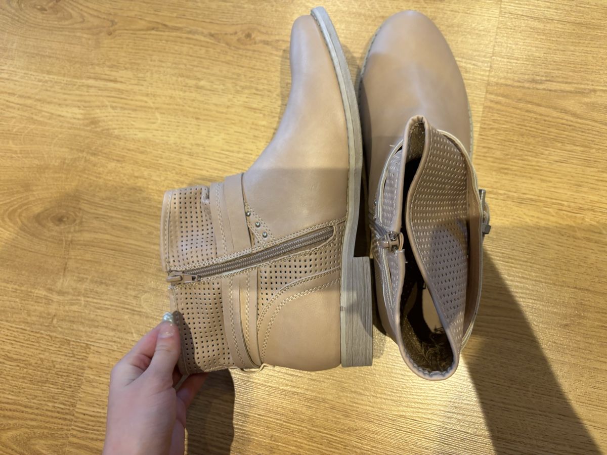 Scarpe da donna: Stiefeletten Grösse 41 – Nuovo (secondo la descrizione) da Kirchberg SG venduto da lar_8mw6 4