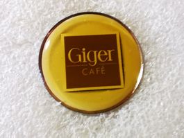 Ansteckpin 96: Giger Cafe