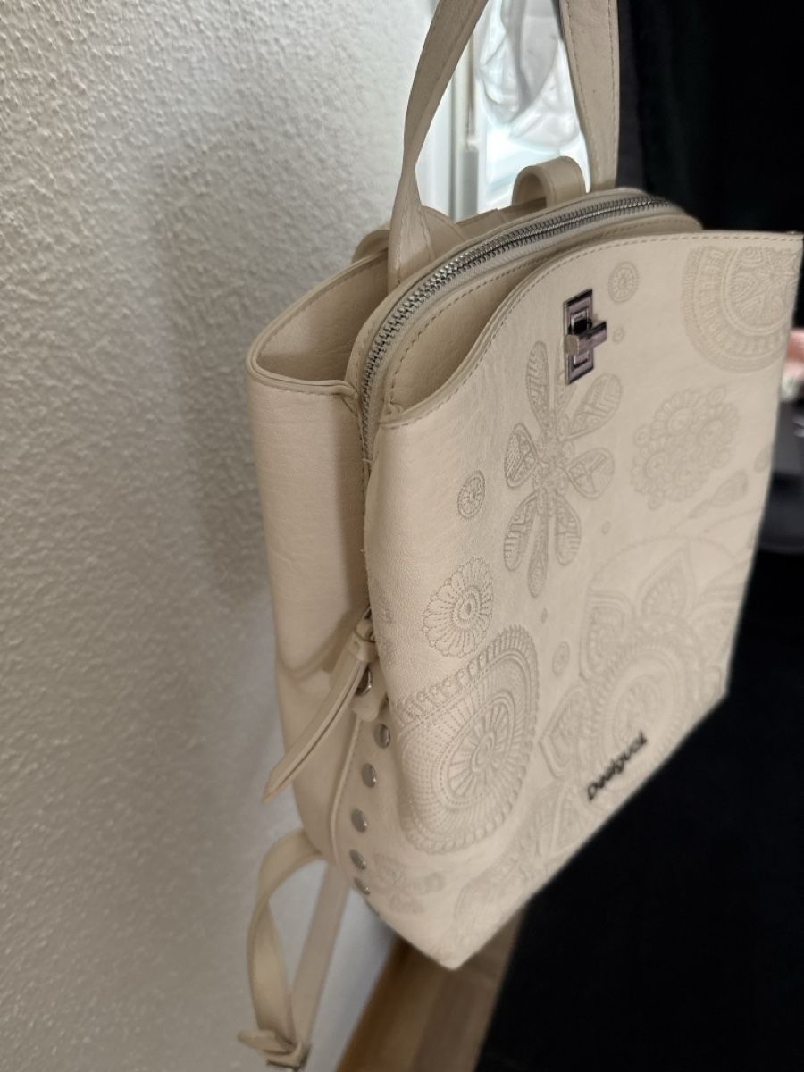 Desigual Zaini: Desigual Rucksack beige mit Blumenmuster  – Nuovo (secondo la descrizione) da Schaffhausen venduto da Lutka01 1