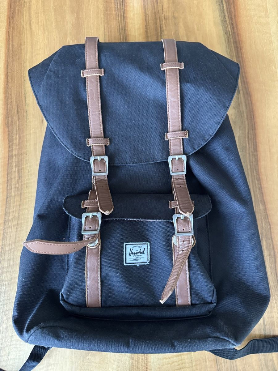 Herschel Zaini: Stylischer Herschel Rucksack schwarz – Usato da Emmenbrücke venduto da Florentina27 1