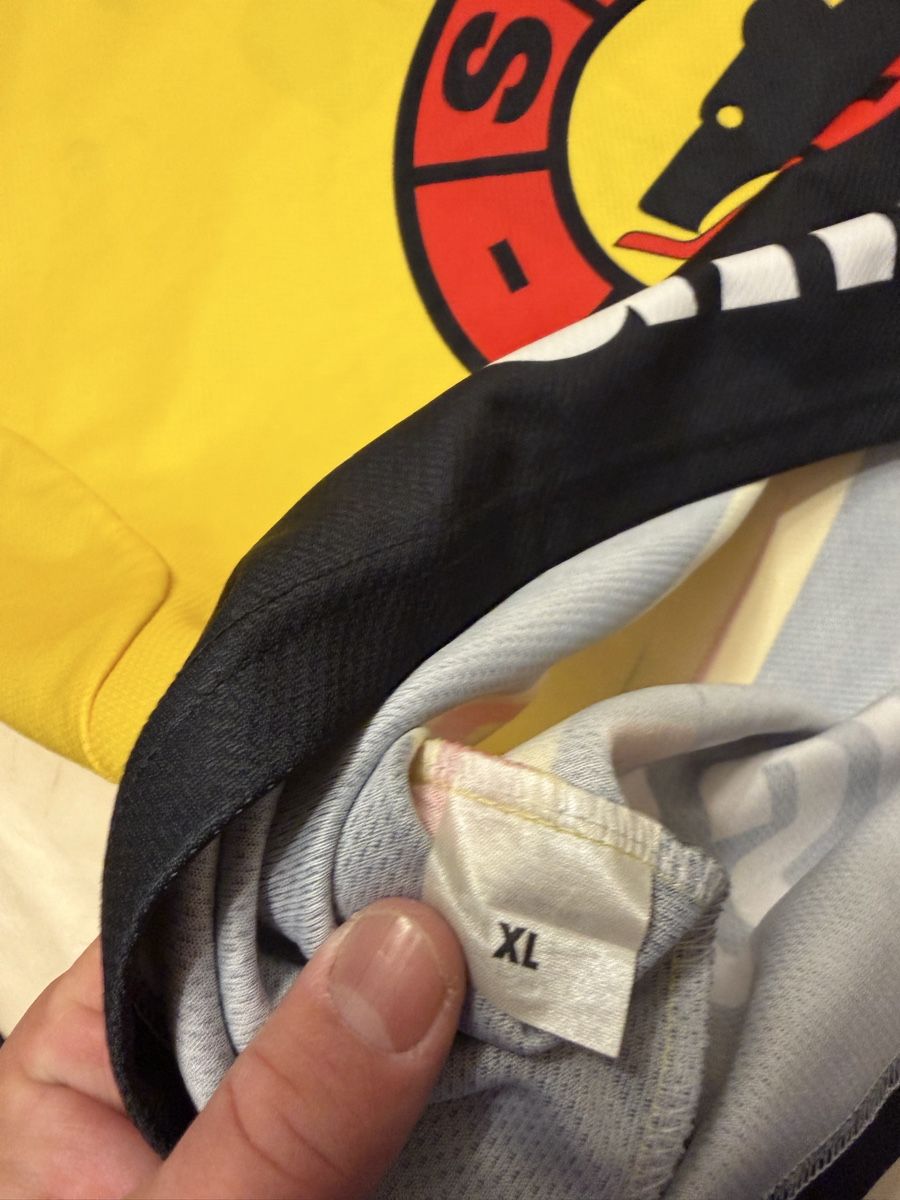 Gameworn Canottiere & Pantaloni: SC Bern Gameworntrikot Junioren Nummer 6 Grösse XL – Usato da Suhr venduto da Oppel 4