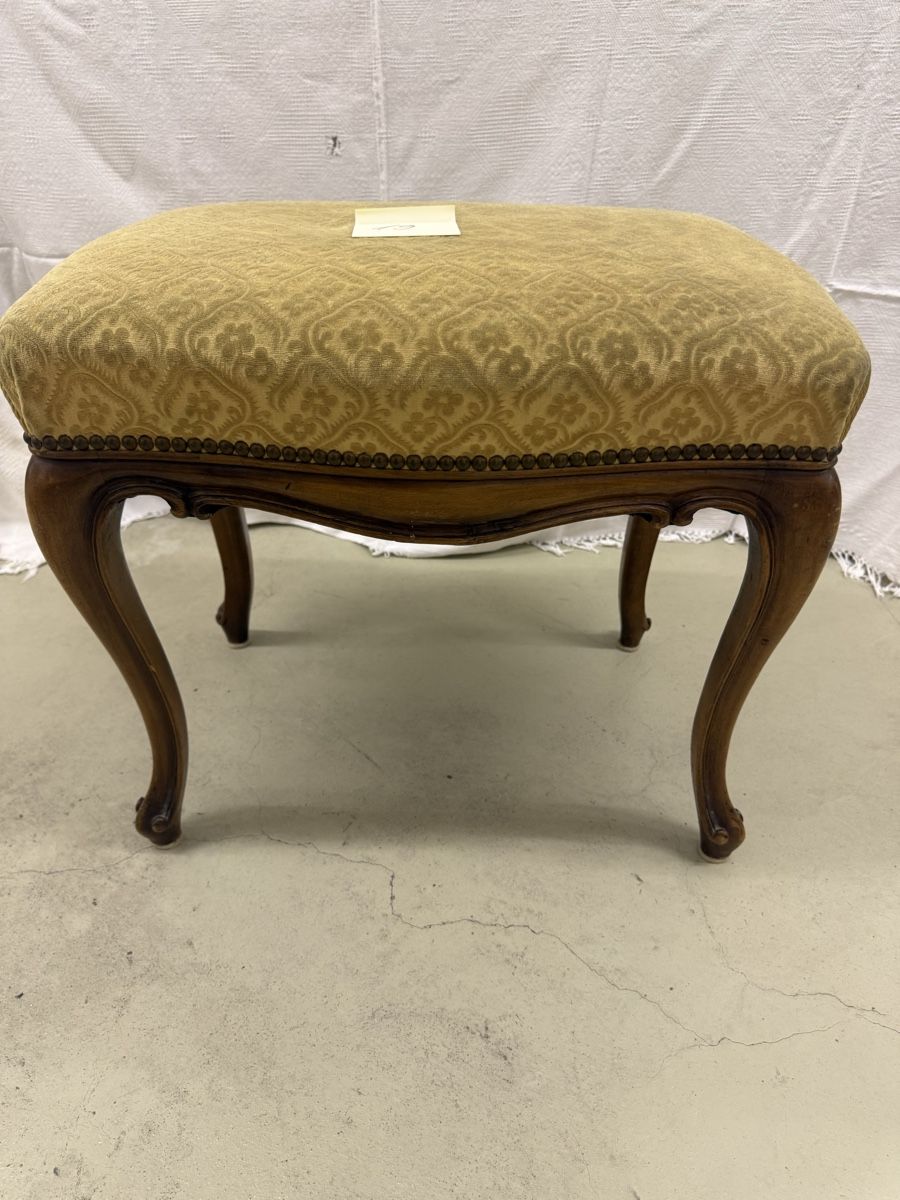 Tabourets: Hocker mit Stuckmuster Stoff und Holzgestell – D'occasion à Schlieren par nan_7src 1