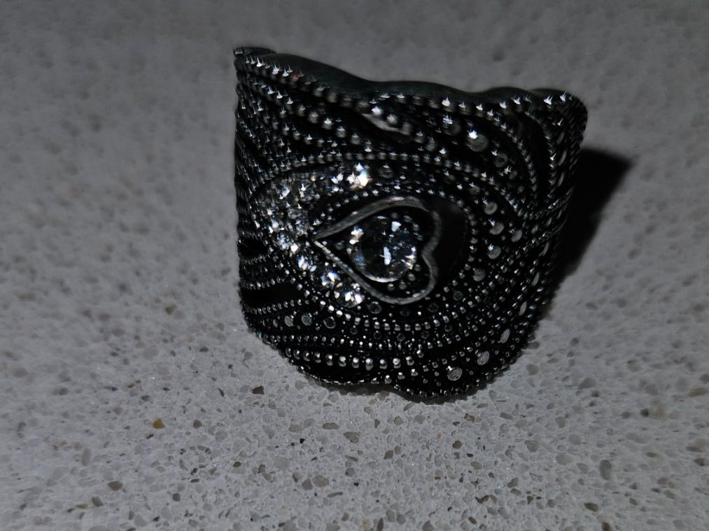 Anelli: Modischer Ring mit Herz Design, Silber Optik, Top! – Usato da Sennhof (Winterthur) venduto da HG2019