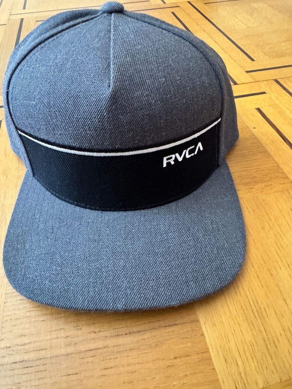 Sonstige Kleidung & Accessoires: Neue Caps Kappen RVCA div. Farben – Neu (gemäss Beschreibung) aus Seewen SZ von web_