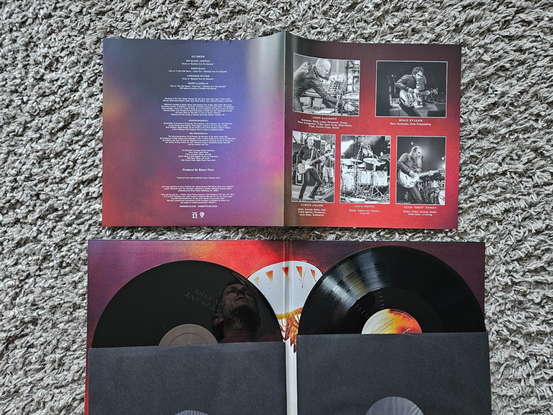 Dischi in vinile: Robert Plant - Carry Fire - 2 LP – Nuovo (secondo la descrizione) da Troistorrents venduto da Syrocks 1