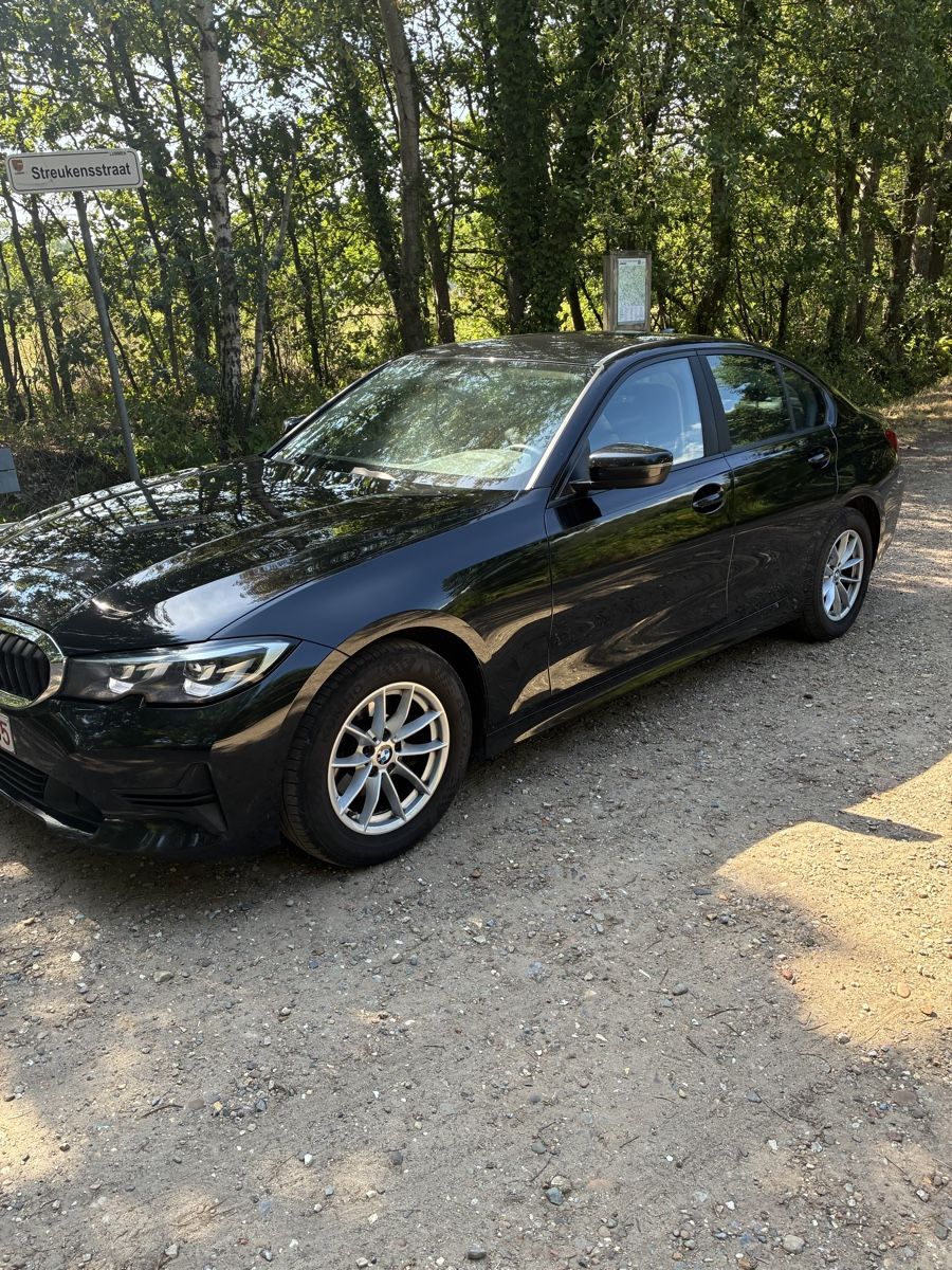 BMW Autos: BMW 3 Series Sedan Black export – D'occasion à Kloten par luk_9sr8 8