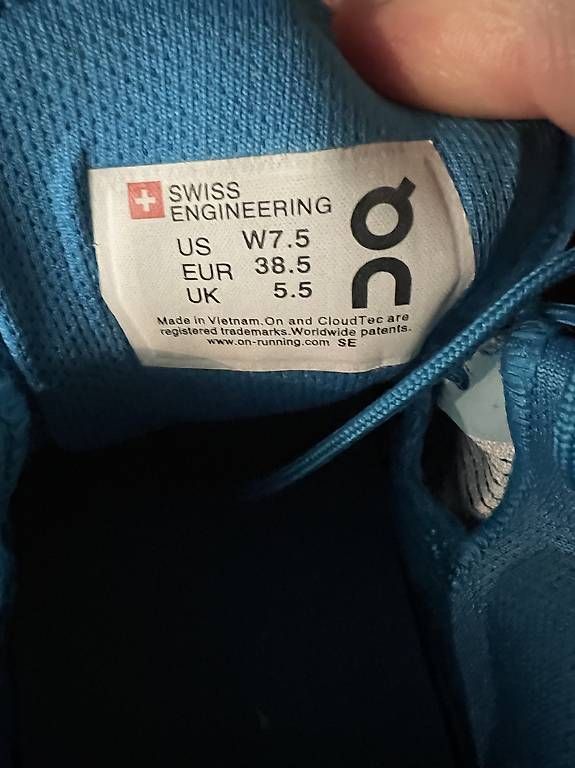 On Damenschuhe: On Cloud Sneakers Grösse 38.5 – Gebraucht aus Arlesheim von FS_79 4
