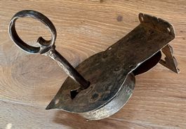 Antikes Türschloss mit Schlüssel