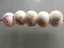 Porzellan Perle  9x6mm  fein gemustert