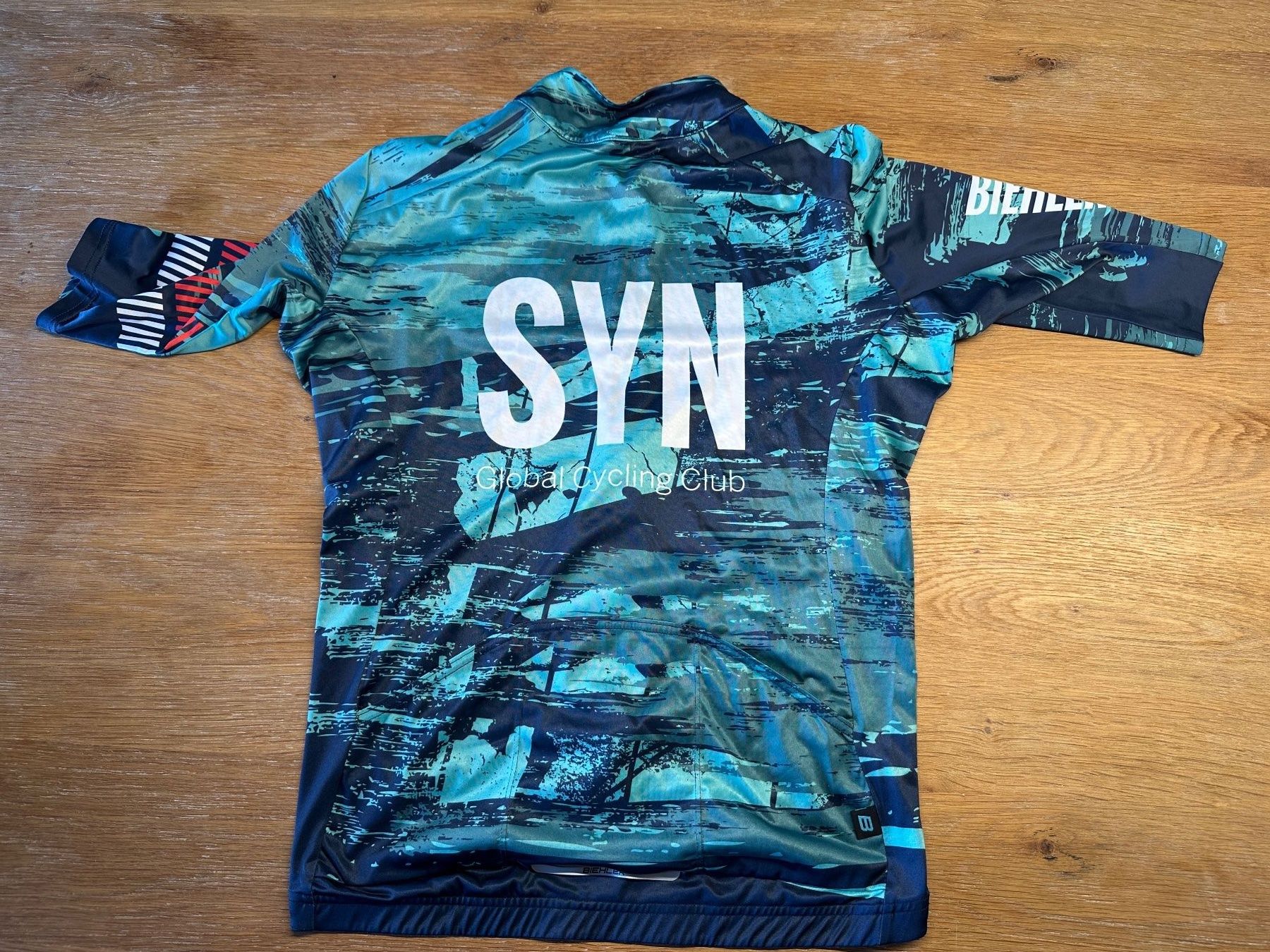 Leibchen & Hosen: Biehler's Syndicate Training Jersey – Gebraucht aus Zofingen von ALUMO 1