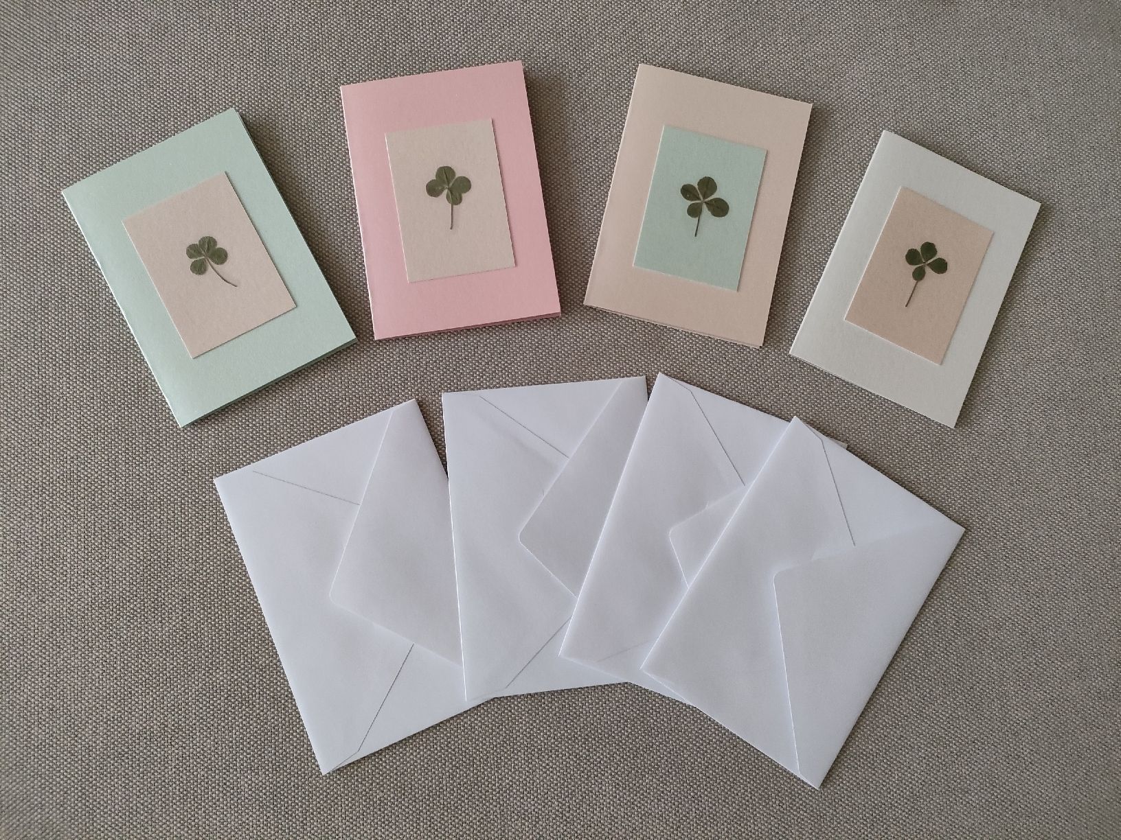 Karten: 4 Mini Karten mit echt Klee – Neu und originalverpackt aus Bern von Lidia.5