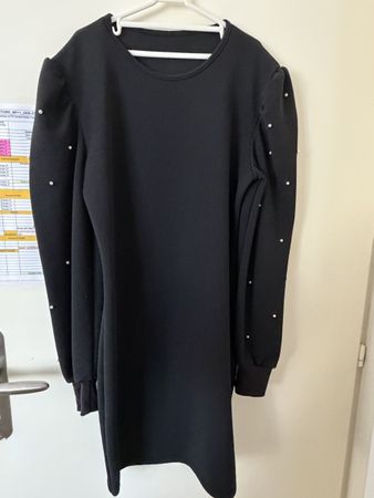 Robe noire à manches longues avec perles taille 11-12 ans