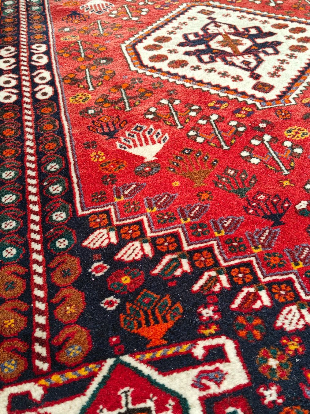Tappeti: Orientteppich handgeknüpft - Medaillon rot – Usato da Birr venduto da DisDas 2