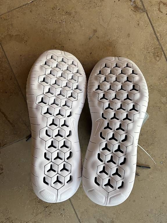 Nike Scarpe da donna: Damen NIKE FREE Runningschuh - 39 – Nuovo e nell'imballaggio originale da Alvaneu Dorf venduto da chl_2jfq 4
