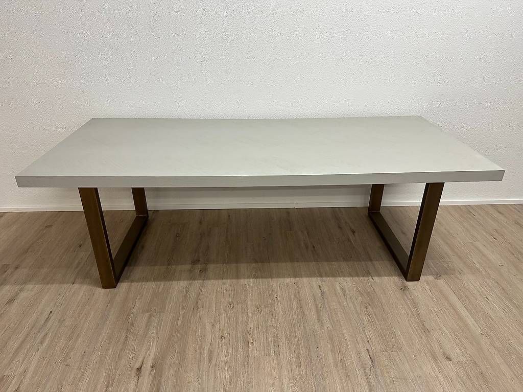 Tavoli: Esstisch mit grauer Platte Richmond Interiors – Usato da Obernau venduto da Arche_Noah_Brocki