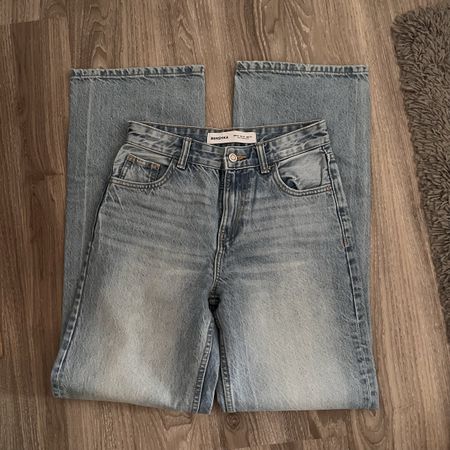 Jeans BERSHKA hellblau Grösse 32 guter Zustand