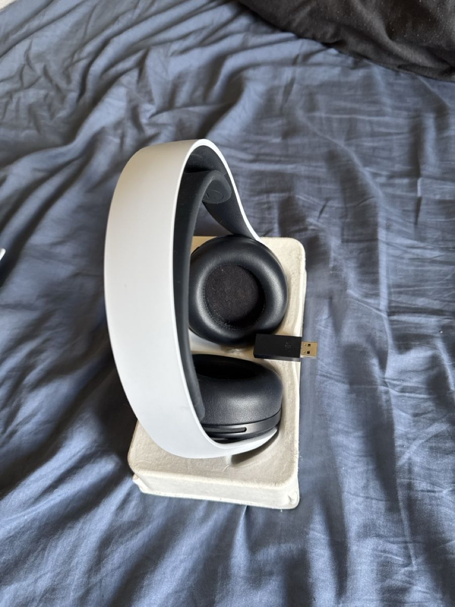 Casques audio: PS 5 Headset + Plug in Stecker – D'occasion à Schaffhausen par luc_5wp7
