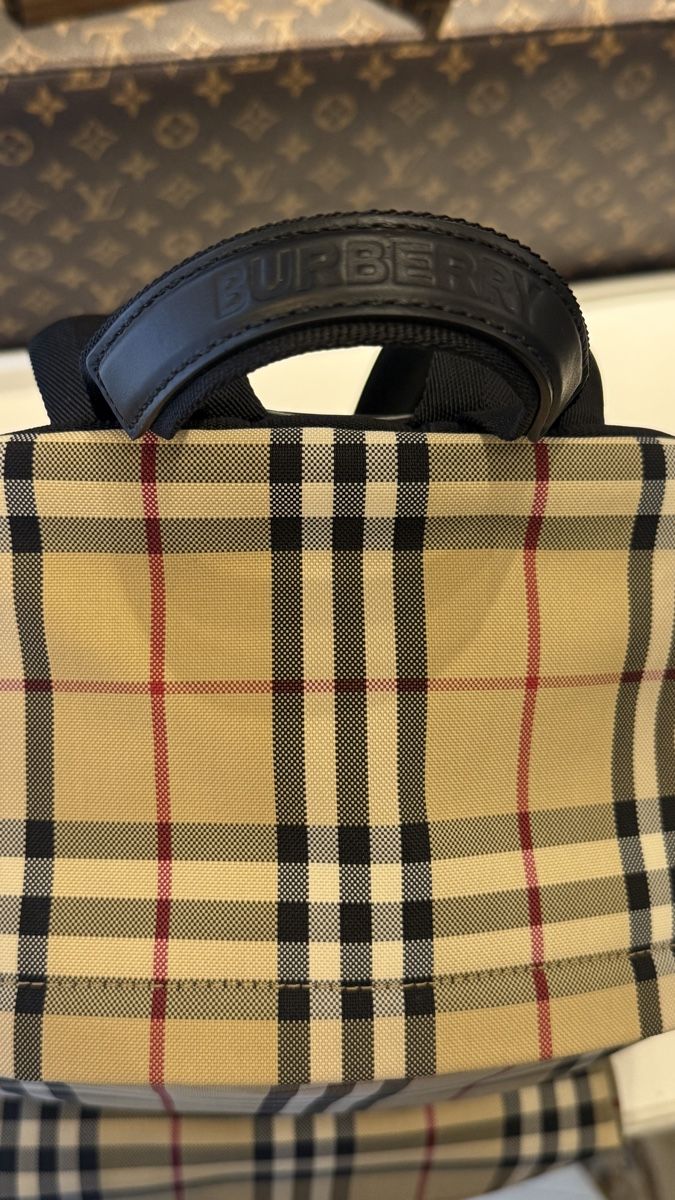 Burberry Rucksäcke: Burberry Rucksack, neu Zustand! Ein Schnäppchen. – Neu und originalverpackt aus Lachen SZ von HelvetiaLuxury 2