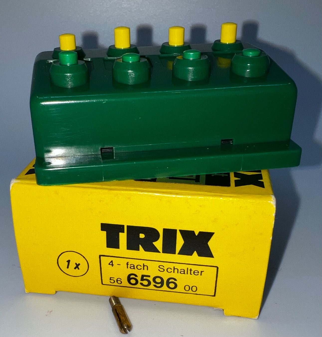 Trix Modelleisenbahnen: Minitrix Weichenschalter 4 fach (66596) – Gebraucht aus Basel von jonnyhaas