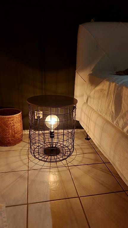 Comodini: Nachttisch mit integrierter Lampe – Usato da Koblenz venduto da holz1971