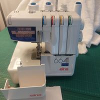 Elna 664 surgeteuse
