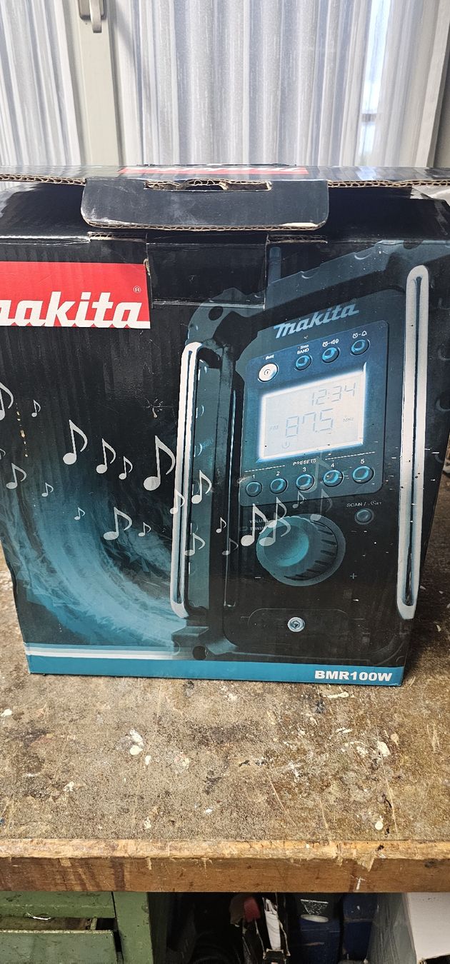 Makita Radio: Zu verkaufen  – Nuovo (secondo la descrizione) da Gross venduto da ren_vyc2