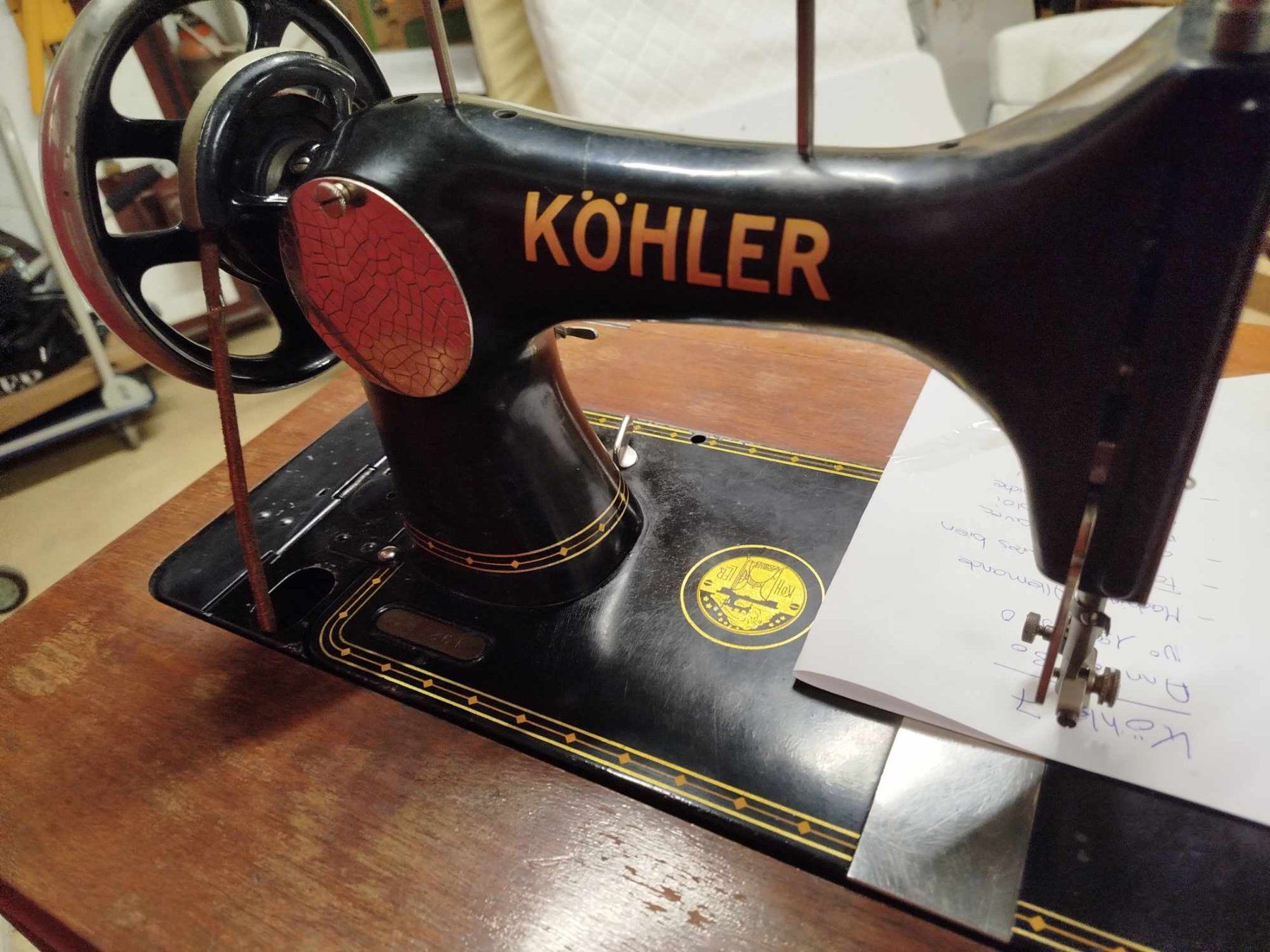Macchine da cucire: Ancienne machine à coudre Köhler. – Usato da La Chaux-de-Fonds venduto da Emmaus2300CDF 2