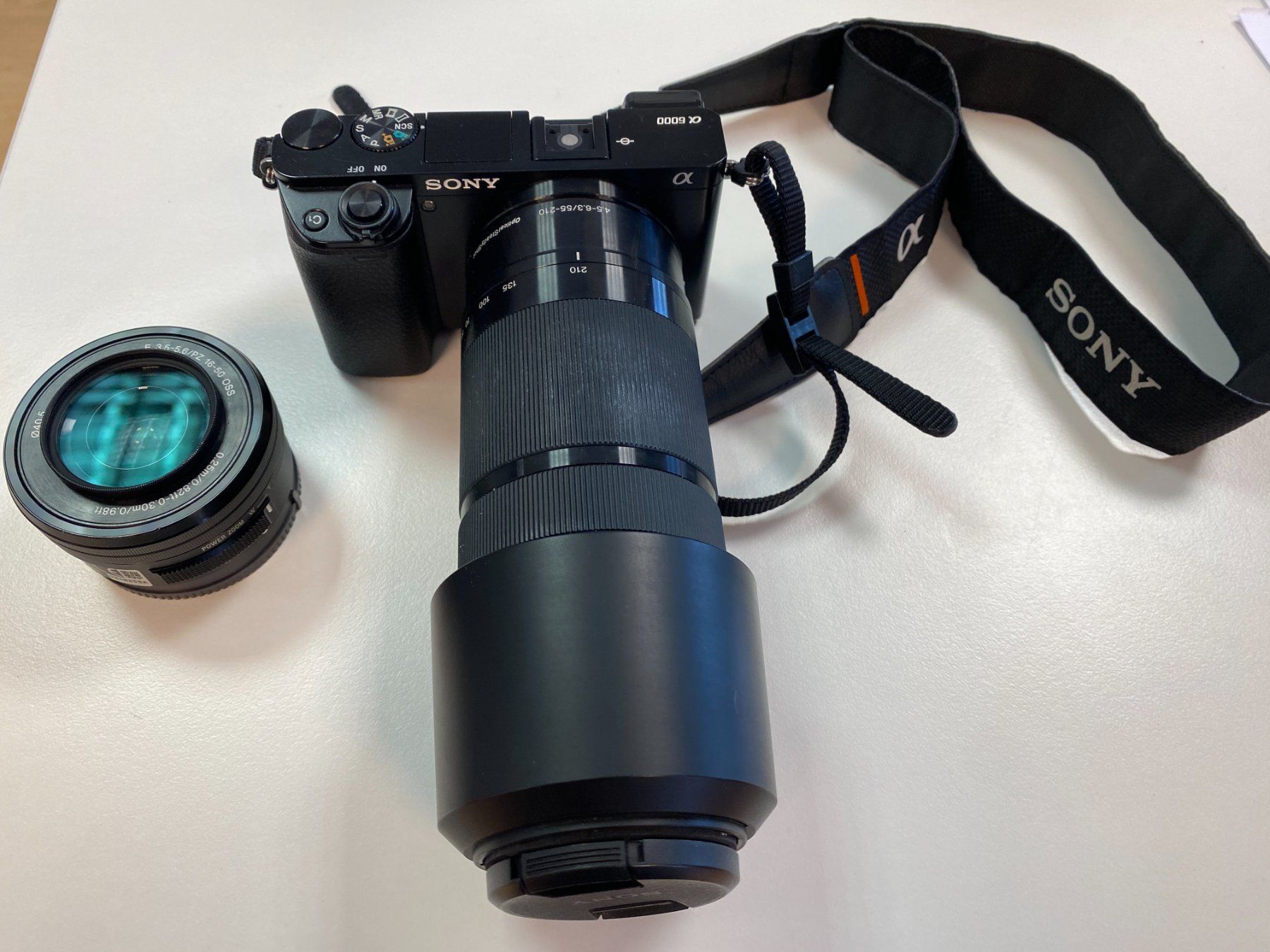 Sony Fotocamera: Sony a6000 kit with 2 lenses – Usato da Leysin venduto da andieflett1