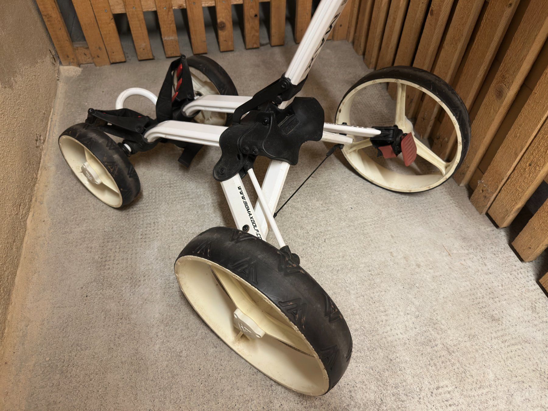 Big Max Trolley: Big Max Wheeler 4-wheel push/pull golf trolley – Usato da Lausanne venduto da brixton 1