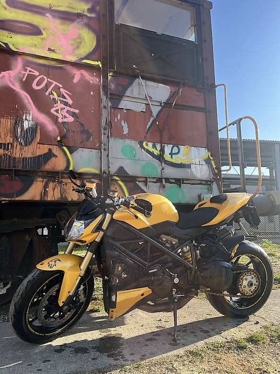 Ducati Strada: Ducati Streetfighter 848 – Usato da Zug venduto da Messestaedter