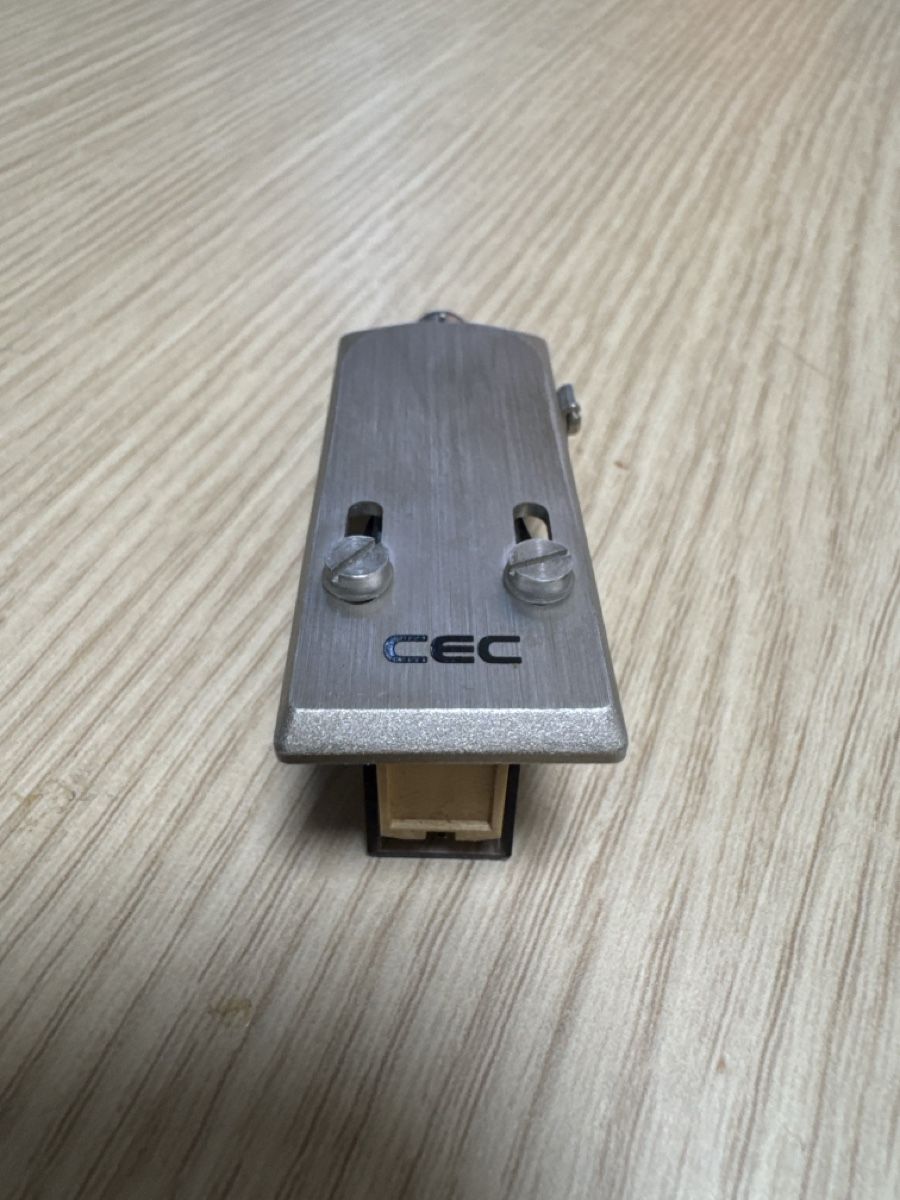 Piatti di portata: CEC Turntable Head Shell MC 5 vintag  with Stylus Used – Usato da Naters venduto da vir_8t9z