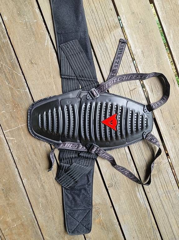 Schutz & Schoner: DAINESE Rückenprotektor – Gebraucht aus Murten von fjr_q7d7