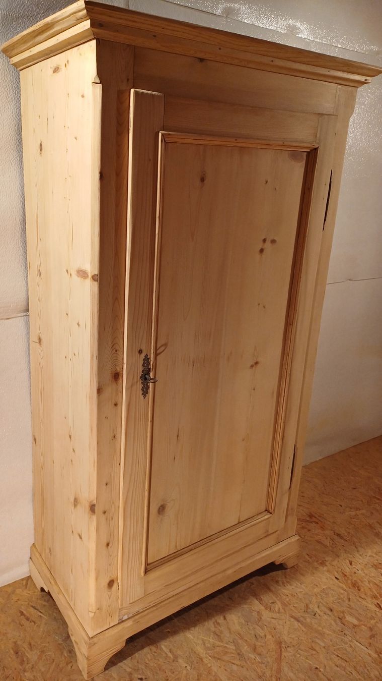Armadi: Antiker Tannenholz Schrank – Usato da Stettfurt venduto da noaron