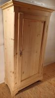 Antiker Tannenholz Schrank