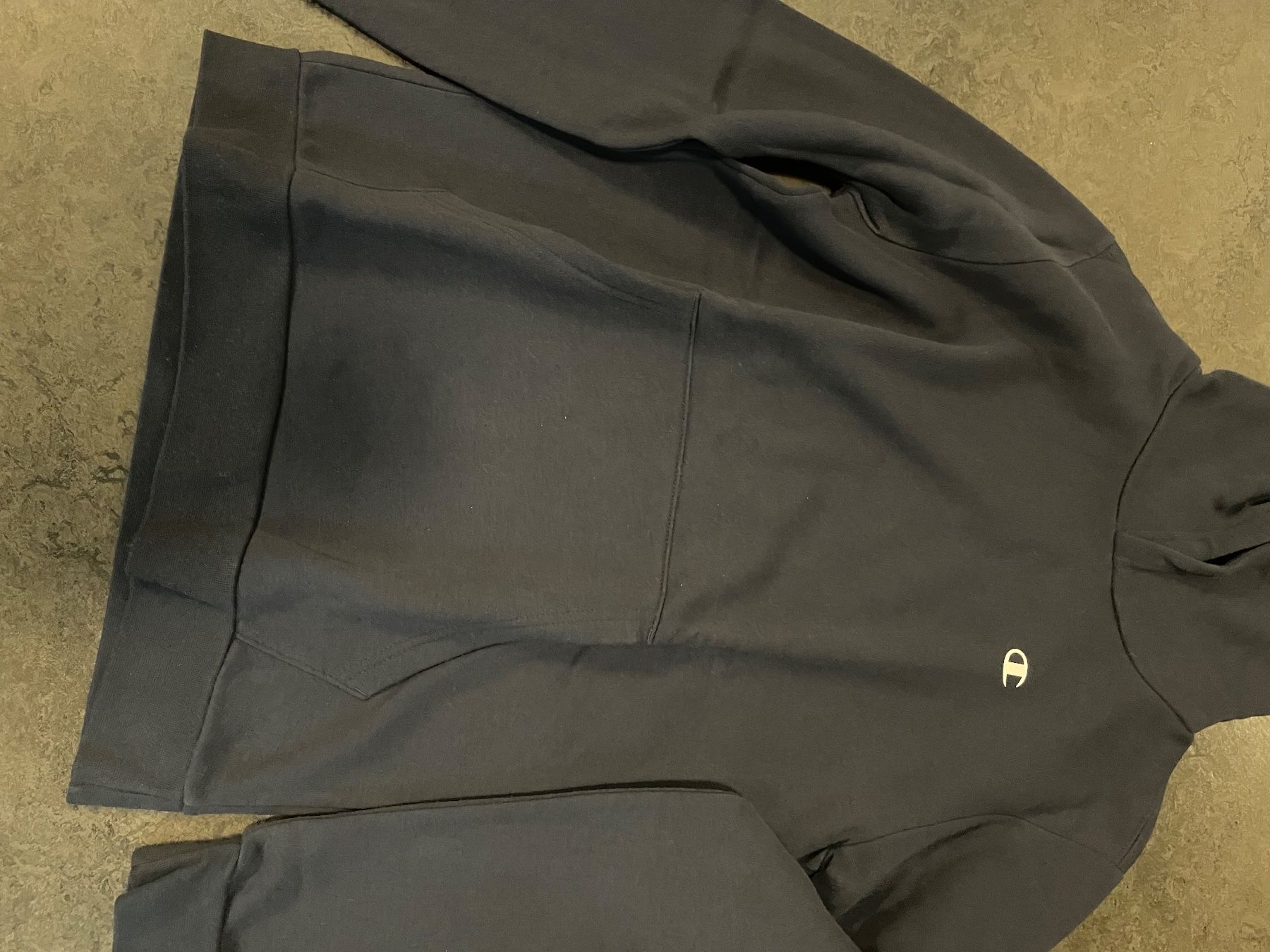 Champion Pullover & Sweatshirts: Champion Pullover – Gebraucht aus Zürich von Ivona3 3