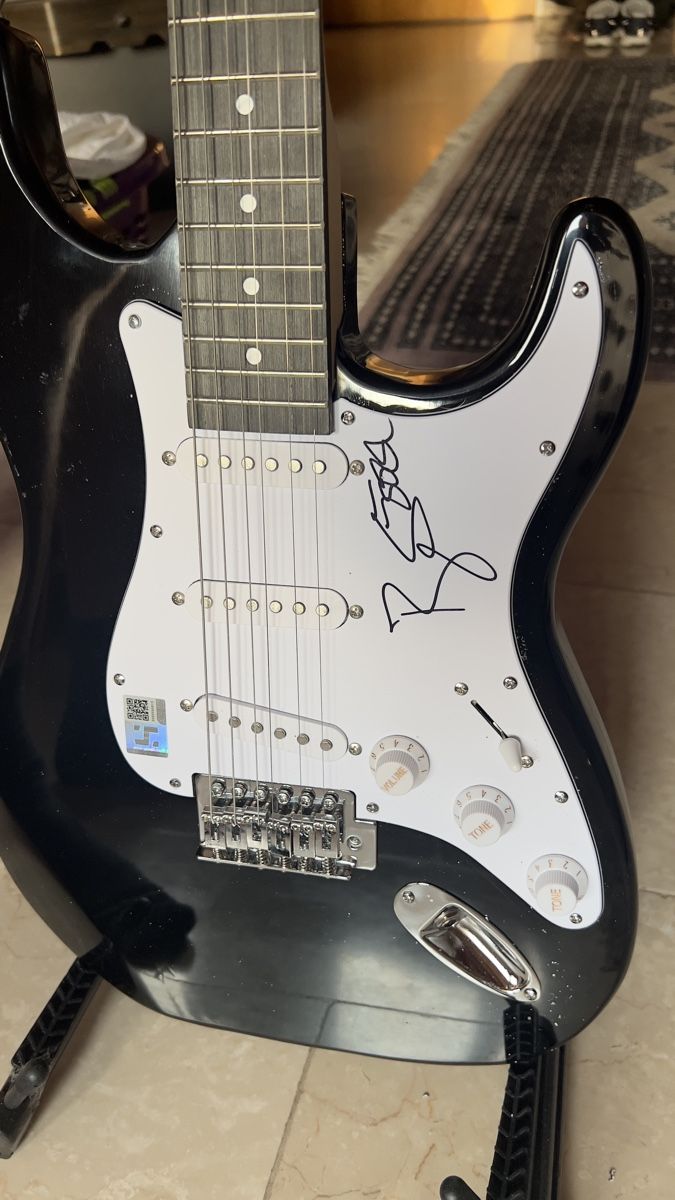 Autografi: David Bowie E-Gitarre original signiert 2007 – Nuovo e nell'imballaggio originale da Hittnau venduto da workaholic60 1