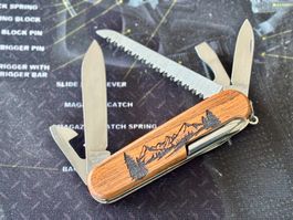 Victorinox Hiker Berge & Kompass-Motiv, Walnuss
