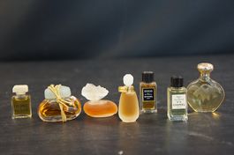 Konvolut Vintage Parfums& Miniaturen- Chanel, Balmain u.a.