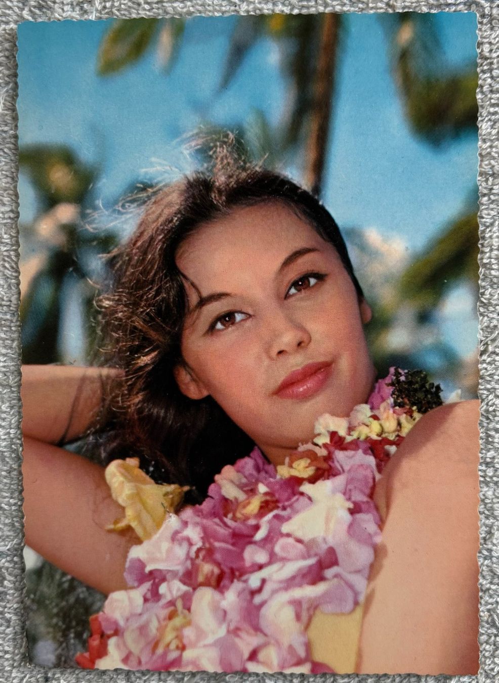 Cartoline postali: FRANCE NUYEN – Usato da Ostermundigen venduto da Heavenmaus75