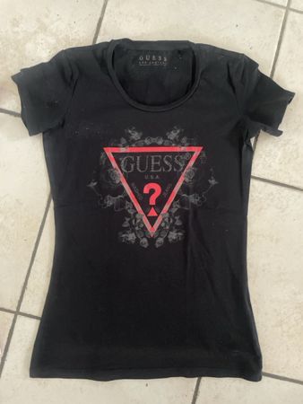 Schwarzes GUESS T-Shirt Gr.S