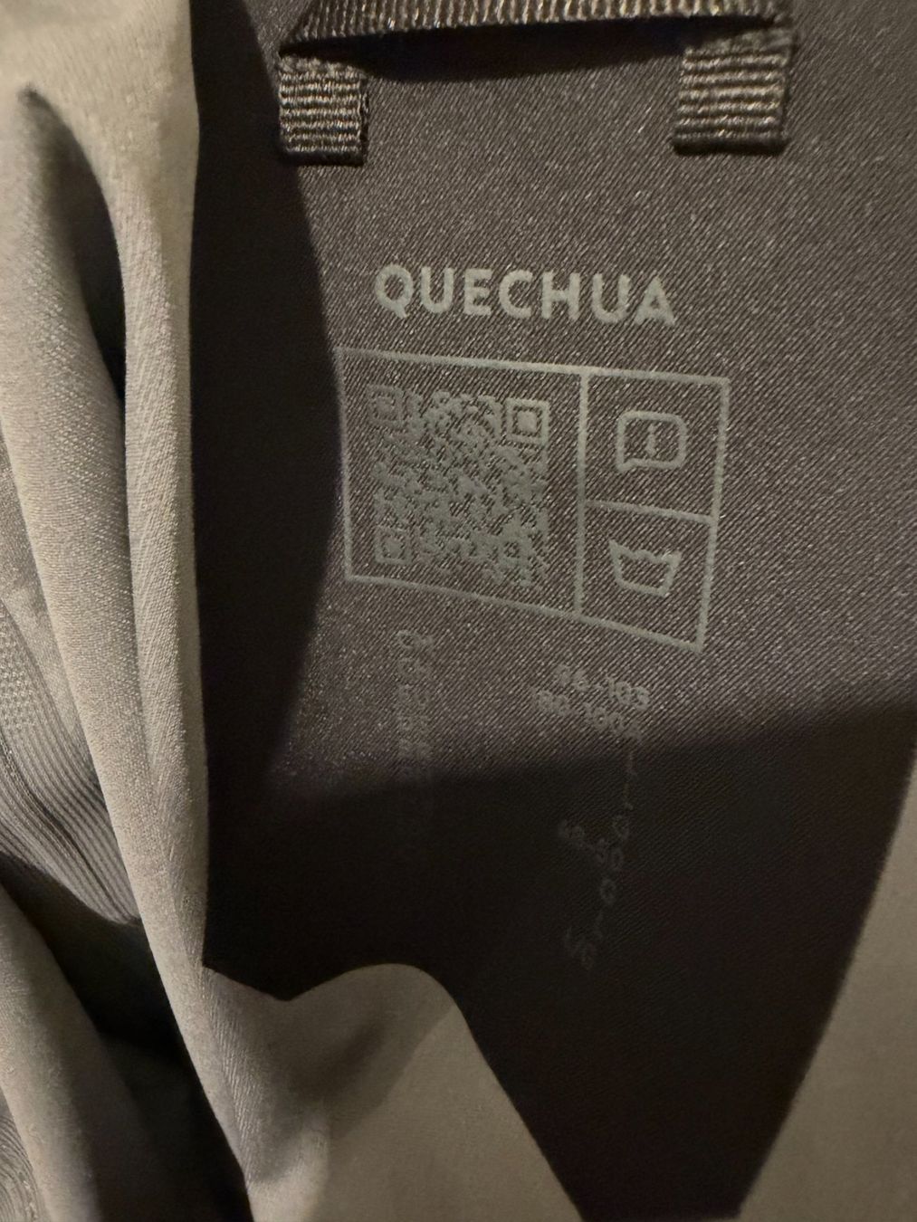 Decathlon Giacche: 100% NEU/NEUF : QUECHUA goretex hardshell imperméable jacke – Nuovo e nell'imballaggio originale da Neuchâtel venduto da verredeau 6