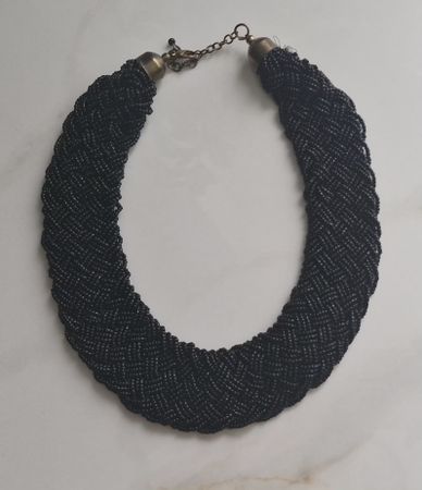 Elegante Schwarze Perlenkette, handgefertigt