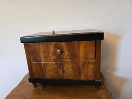 Modellkommode aus Holz _H24.5_B32_T15.5