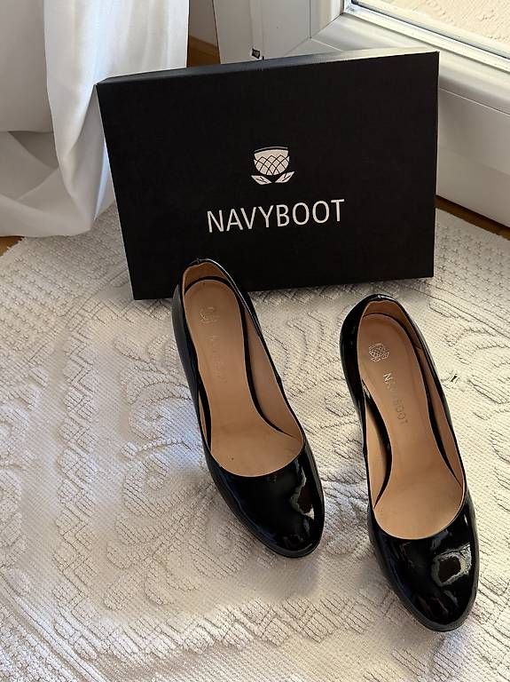 Scarpe da donna: Navyboot Lackheels – Usato da Rütihof venduto da Groner2014