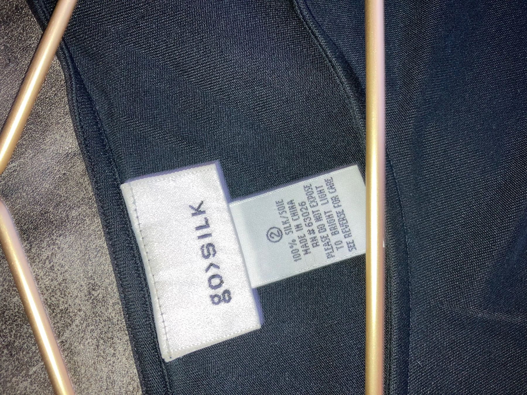T-Shirts: Schwares 100% luftiges Seidenshirt – Gebraucht aus Zürich von MoanaK 1