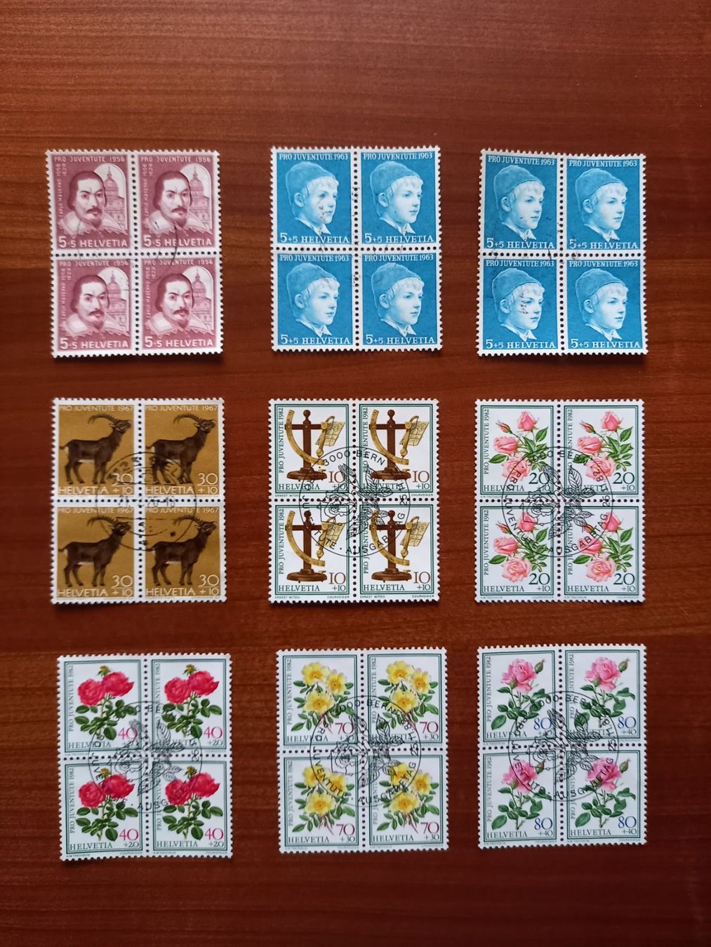 Tutti i francobolli: Blocs de 4 Pro Juventute dès CHF 1.00 – Usato da Courtételle venduto da Chris28