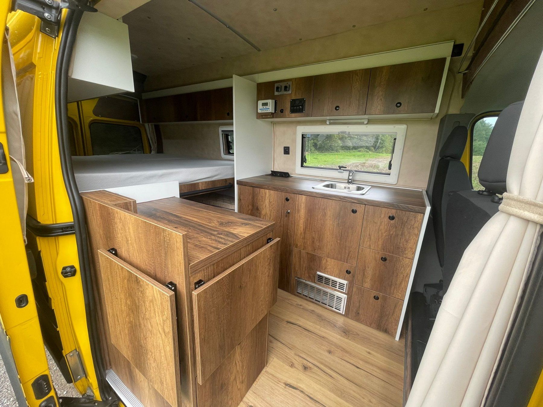 Renault Veicoli da campeggio: Wohnmobil mieten Camper – Usato da Lachen SZ venduto da Dorfgarage950 7