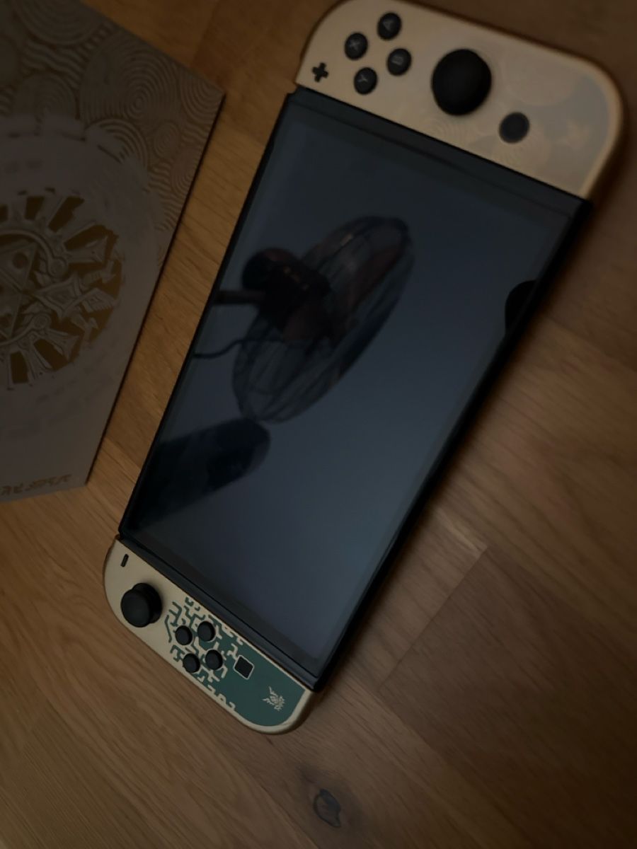 Nintendo Console: Nintendo Switch OLED Zelda Edition neuwertig – Usato da Oberentfelden venduto da Mas_vw5s 1