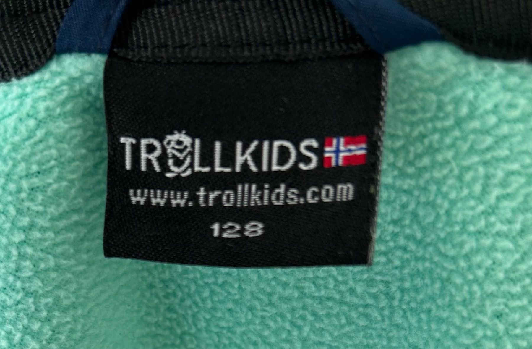 Trollkids Jacken & Mäntel: Trollkids-Softshelljacke Gr. 128 – Gebraucht aus Sevelen von Glueckstreffer.62 4